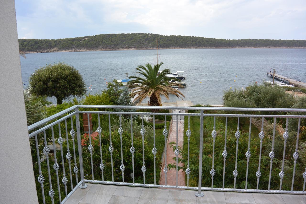 Apartments Nautica Barbat na Rabu Extérieur photo