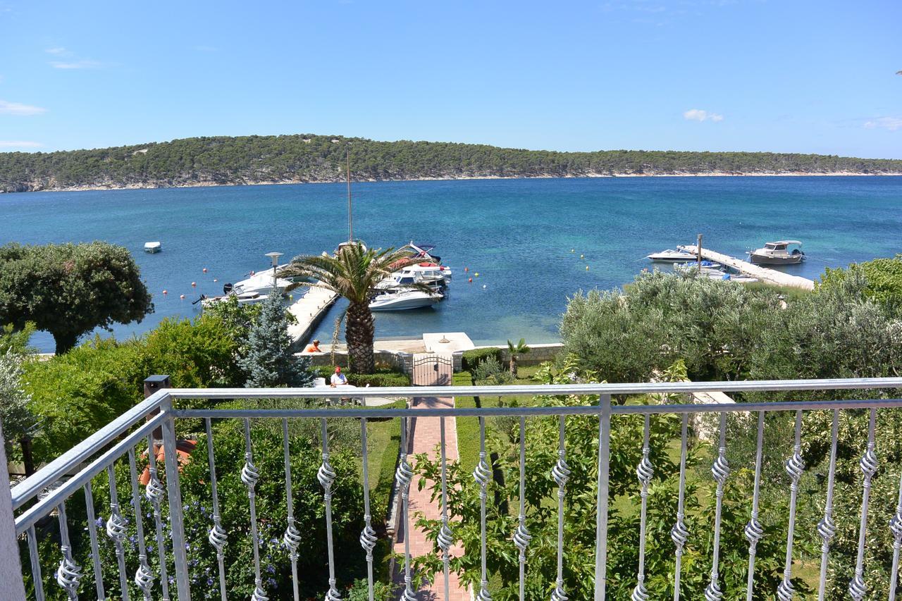 Apartments Nautica Barbat na Rabu Extérieur photo